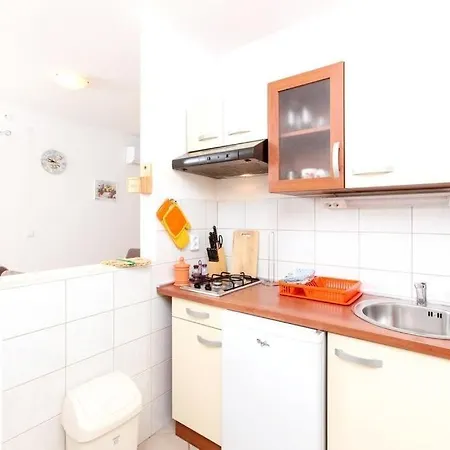 شقة In With Sea View, Balcony, Air Conditioning, Wi-fi سلاتين