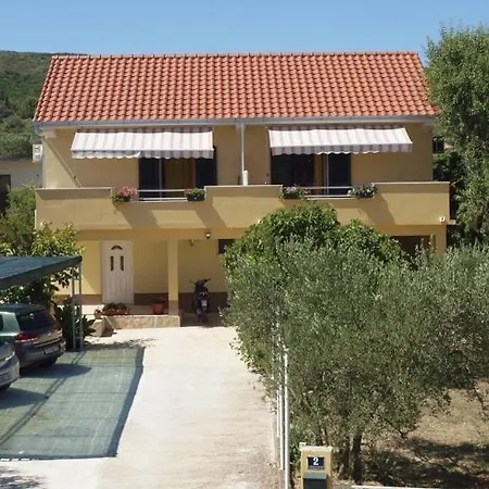 In With Sea View, Balcony, Air Conditioning, Wi-fi * سلاتين