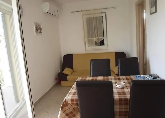 In With Sea View, Balcony, Air Conditioning, Wi-fi Appartamento