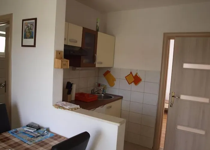 Appartamento In With Sea View, Balcony, Air Conditioning, Wi-fi Slatine