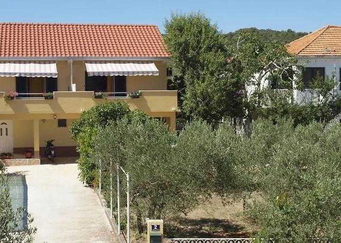Appartamento In With Sea View, Balcony, Air Conditioning, Wi-fi Slatine